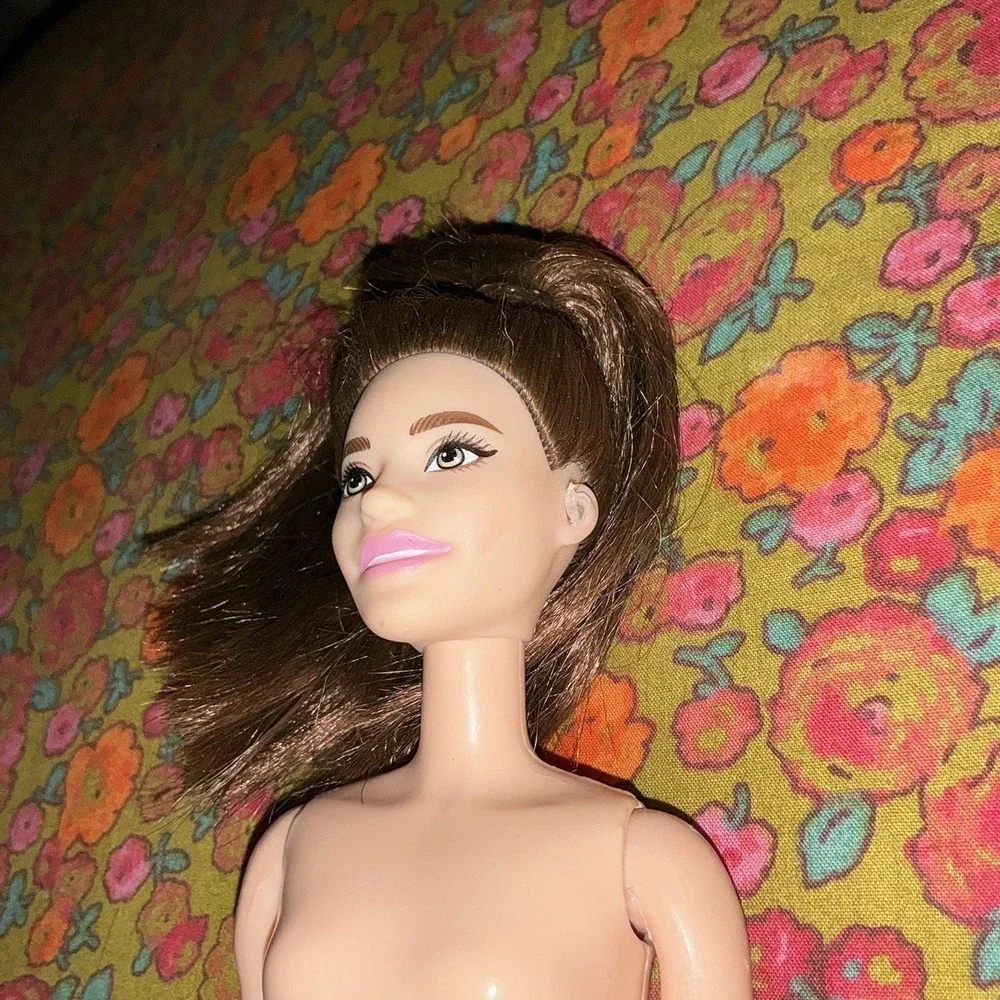 BARBIE FASHIONISTAS DOLL 187 2021 HBV19 Hearing Aids NUDE Brunette Nude READ